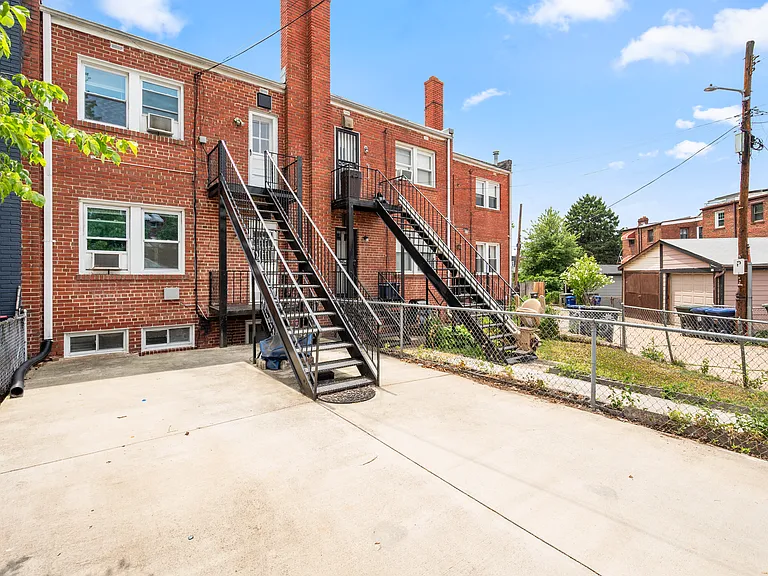55 Farragut Pl NW #2 — Photo 9