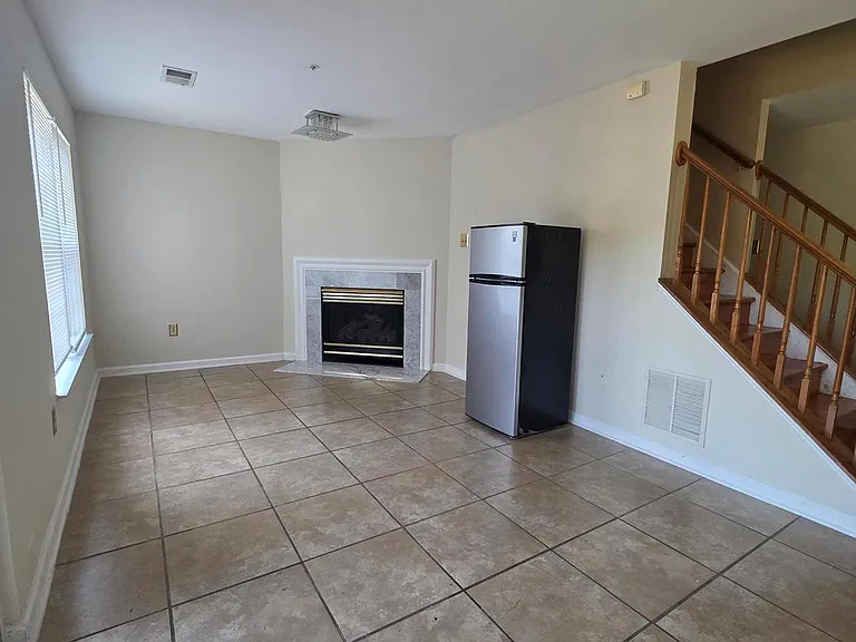 940 Newington Ct — Photo 13