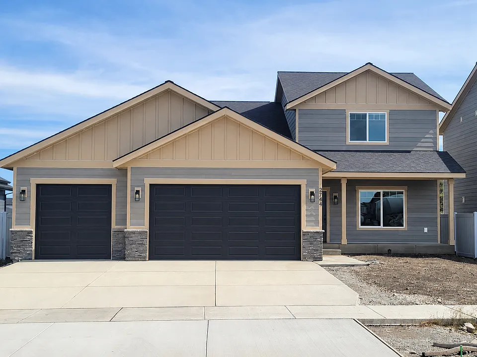 2744 N Neptune St