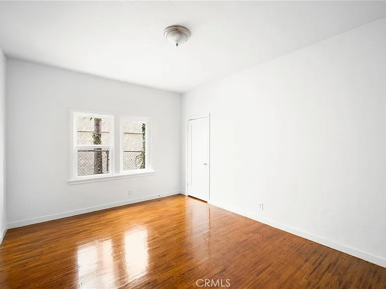 216-218 E Windsor Rd #1 — Photo 11