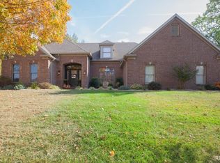 3266 Woodview Dr, Newburgh, IN 47630