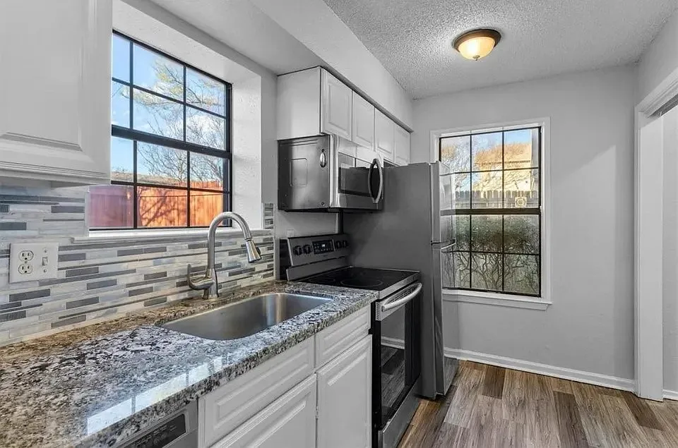 5326 Columbia Avenue — Photo 3
