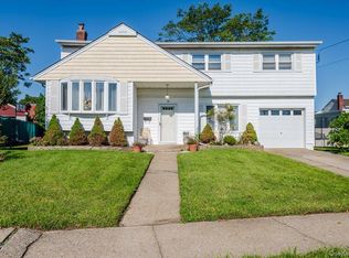 10 Meadow Rd, Inwood, NY 11096