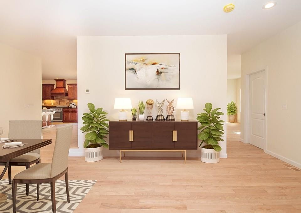 57 Elaine Cir, Springfield, MA 01109 Zillow