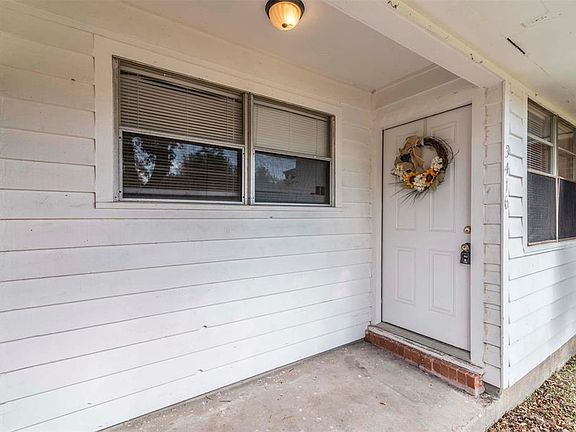 3rd image of 3416 Oleander Ave