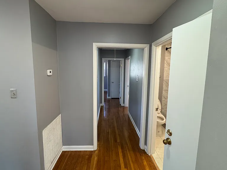 8000 Livingston Dr — Photo 4