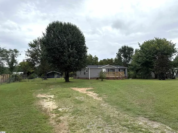 61 Meadowland Dr, Fountain Inn, SC 29644