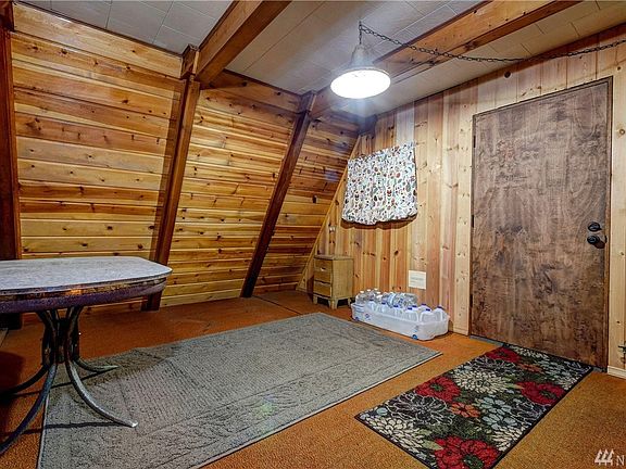 2nd image of 10055 Foss River Pl NE