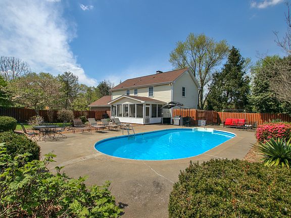 4th image of 2204 Jefferson Ct
