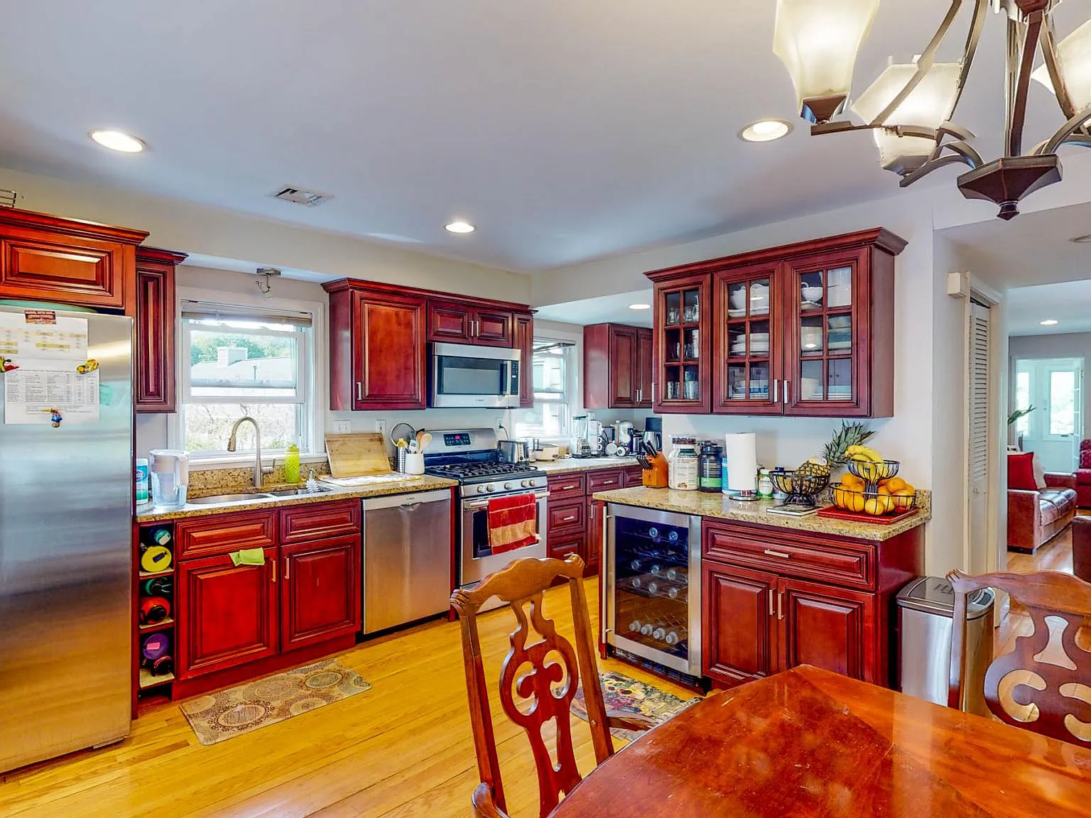 3 bed, 2.5 bath, 1800 sqft, $4,500 — Photo 2