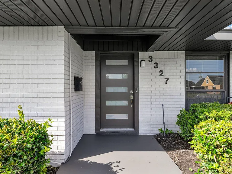 3327 Wentworth St — Photo 2