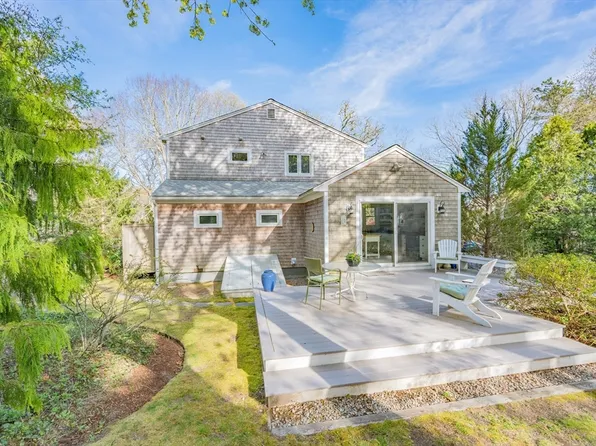 374 Putnam Ave, Barnstable, MA 02630