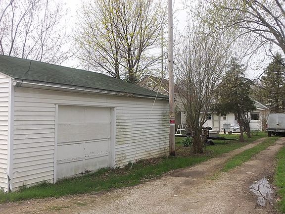 5th image of 554 Davids St