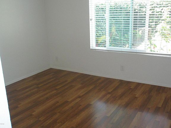 3rd image of 709 Hillcrest Dr