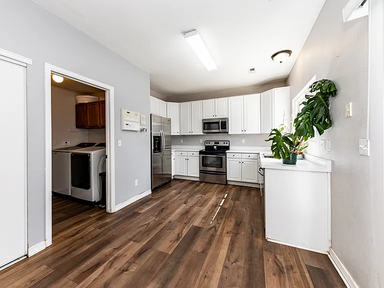 4335 Brush Creek Rd — Photo 18