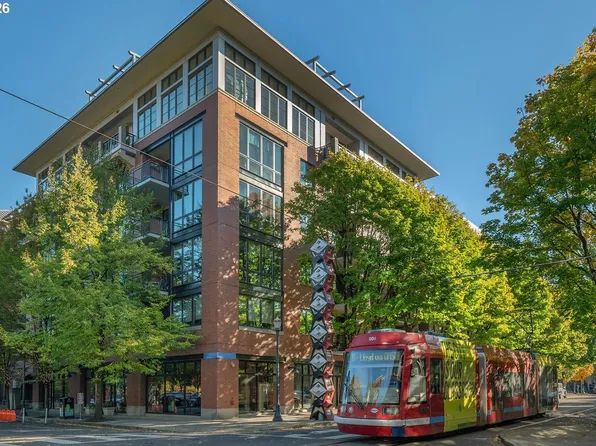 1030 NW Johnson St APT 219, Portland, OR 97209