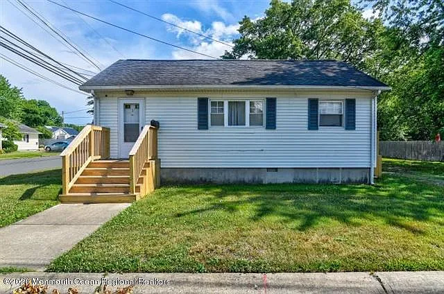 440 Clark Ave photo 1