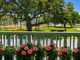 421 S Lakeside Dr, Lake Worth, FL