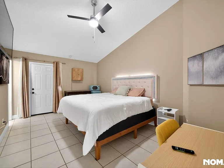293 Chicago Woods Cir #B — Photo 1