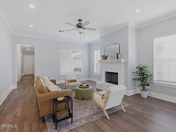 3rd image of 5817 Crape Ct