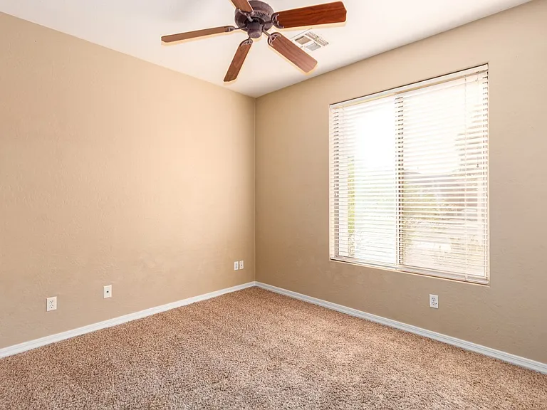 3556 E Hampton Ln — Photo 10