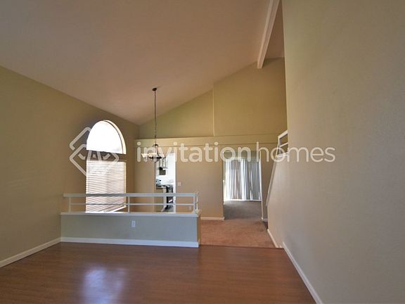 3rd image of 271 Avalon Cir