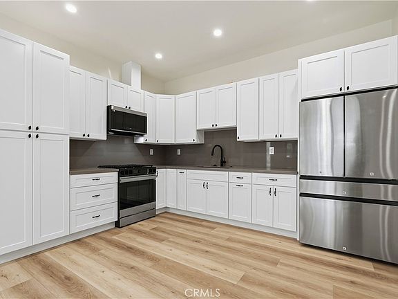 2nd image of 10913 White Oak Ave