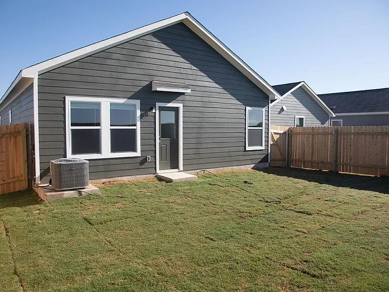 1127 Catfish Ln — Photo 32