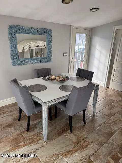 3 bed, 1.5 bath, 1122 sqft, $2,500 — Photo 4