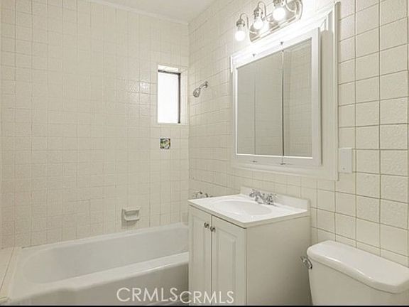 3rd image of 1024 W Newgrove St #1024