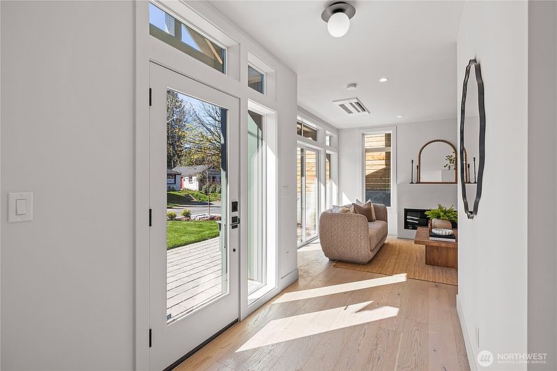 3rd image of 3020 NE 95th