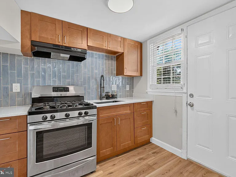 2437 Iverson St — Photo 7