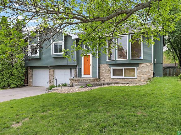 2nd image of 3213 Blackhawk Dr