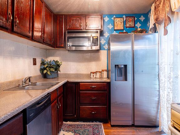 4th image of 5083 Jameson Dr