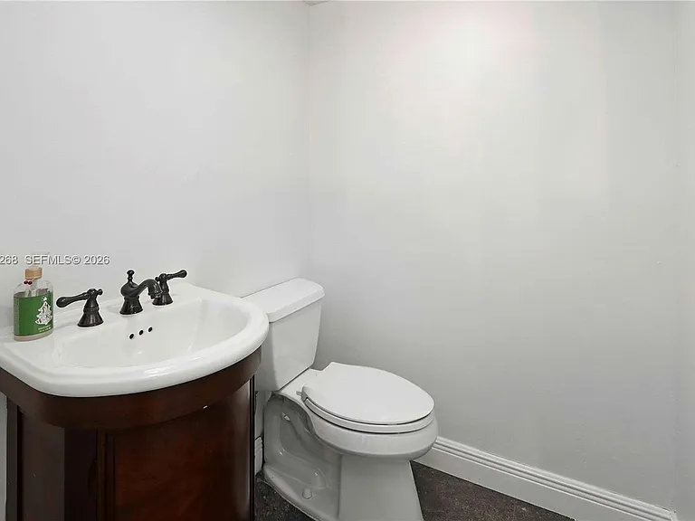 12340 SW 20th Ter #12340 — Photo 8