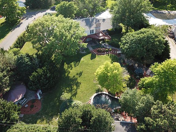 3rd image of 1098 Evergreen Dr