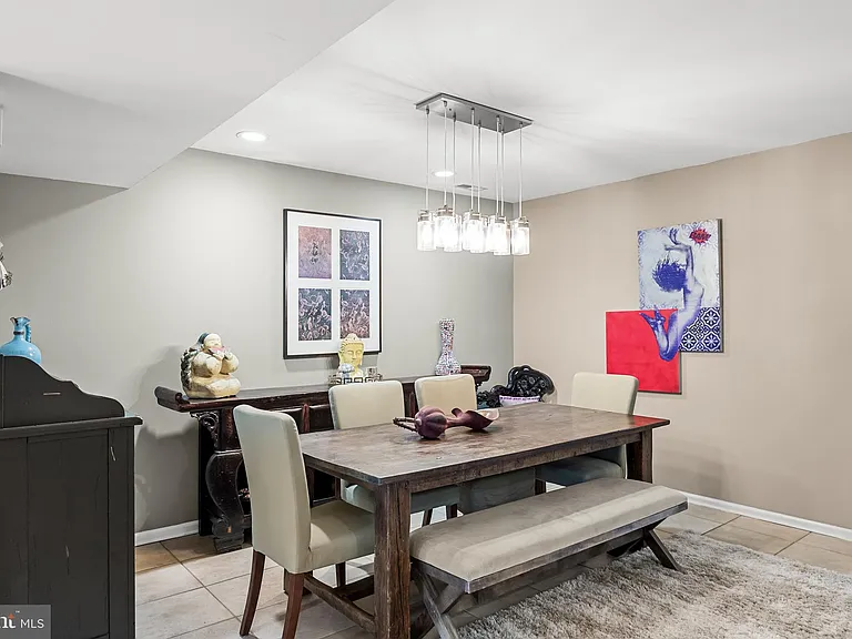 1410 Chanticleer — Photo 5
