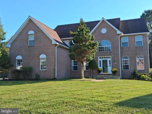 327 Meadow Glen Dr, Bear, DE 19701