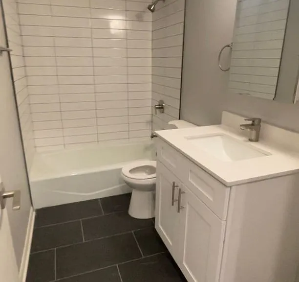 853GA W Barry Ave — Photo 7