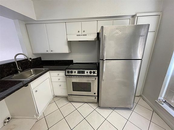5th image of 1220 Shadowdale Dr APT 12