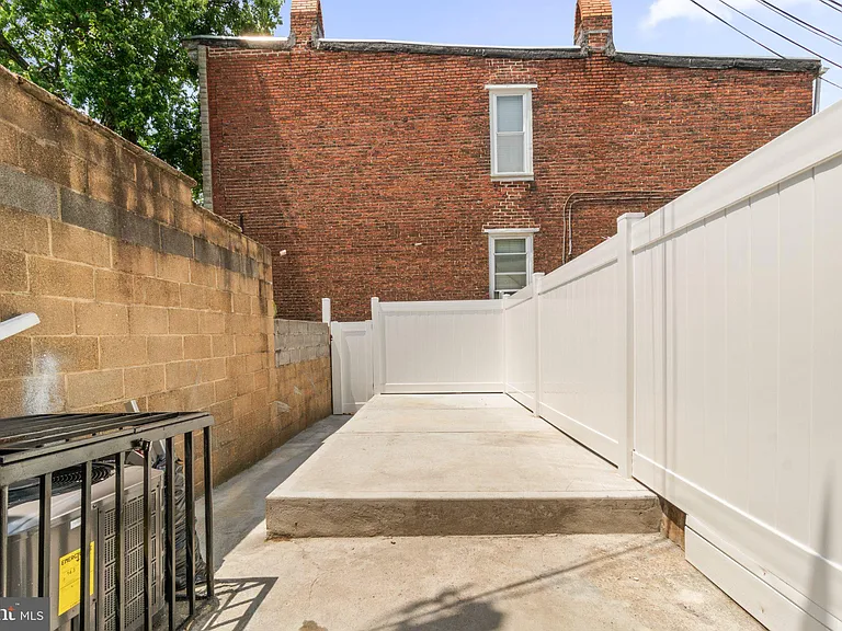 829 W Barre St — Photo 24