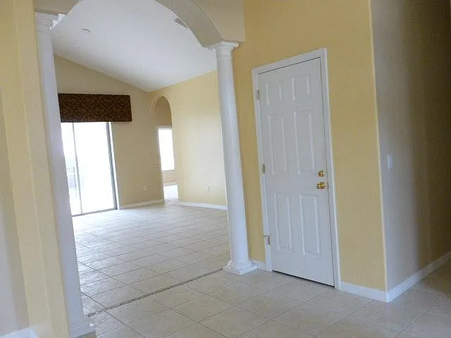 4 bed, 2442 sqft, $2,850 — Photo 4