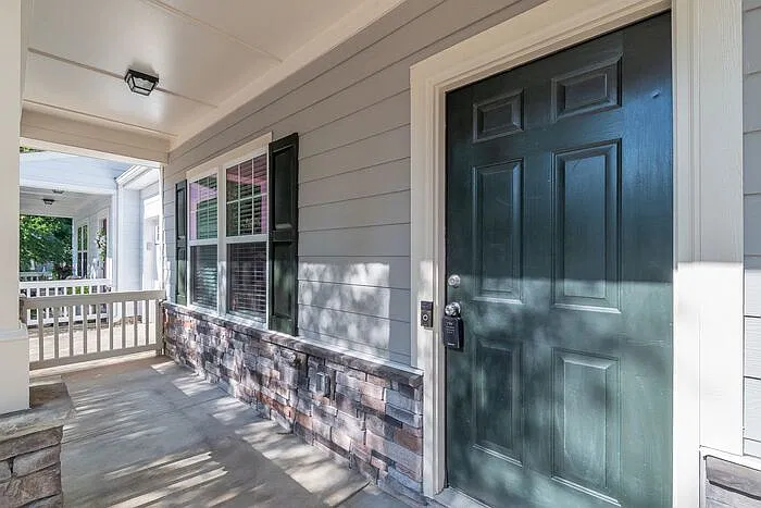 4 bed, 2.5 bath, 2140 sqft, $2,195 — Photo 4