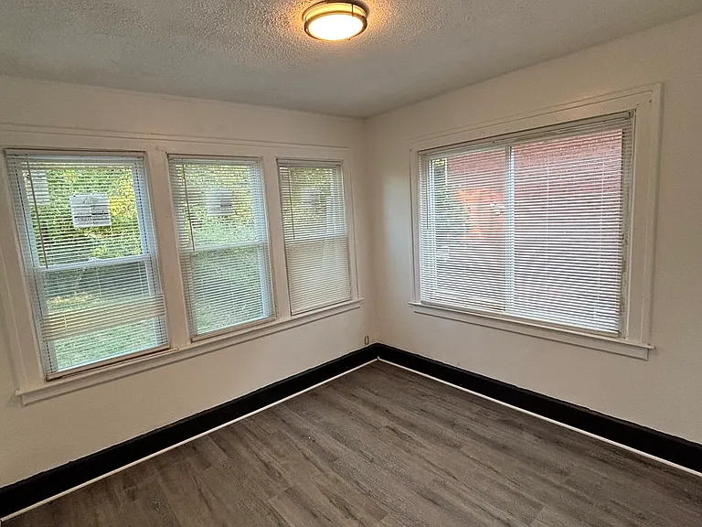 4353 Seebaldt St — Photo 17