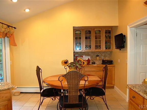 4th image of 58 Greenwood Ln