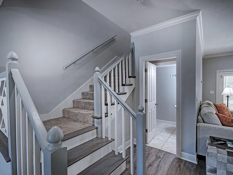 Charleston Cir — Photo 8