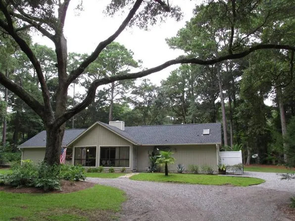 30 Fiddler Dr, Beaufort, SC 29907