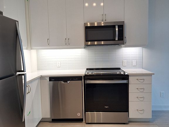 3rd image of 4955 Yonge St #1018