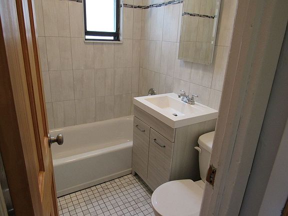 2nd image of 25-72 42nd St #3RR