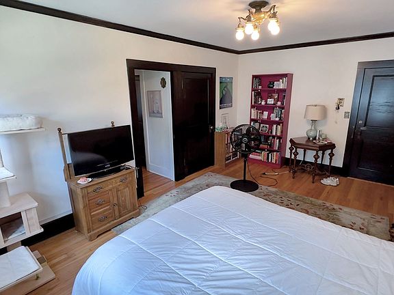 3rd image of 115 Bedford St SE #10